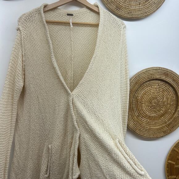 Free People Cream Neutral Oversized Asymmetrical Hem Knit Cardigan Sweater XS - Picture 3 of 7